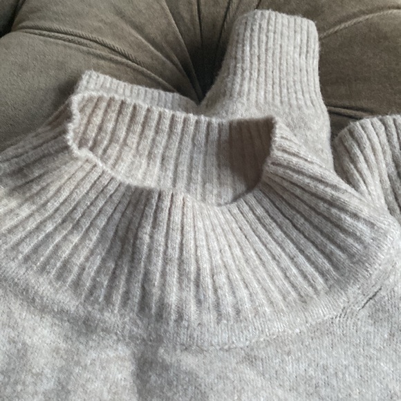 H+M tan sweater! - Picture 4 of 4